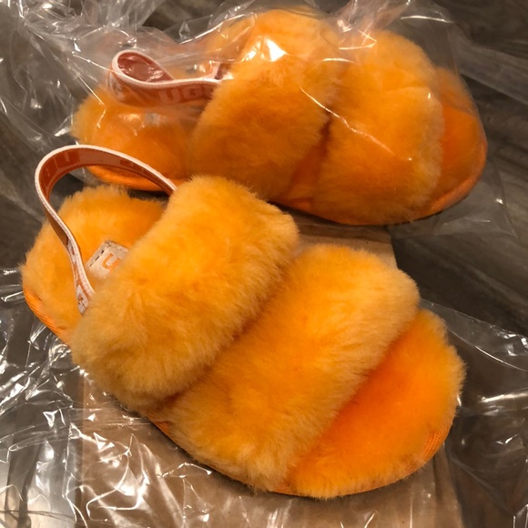 🔥🔥UGG (toddler) Fluff Year Slide - Picture 2 of 10